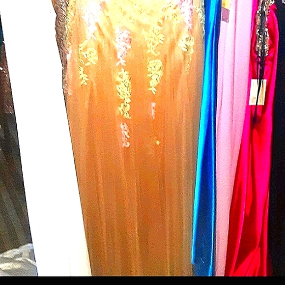 Alyce Paris Dresses & Skirts - Lace Dress